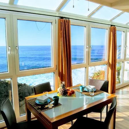 La Pardela Oceanfront Apartman *